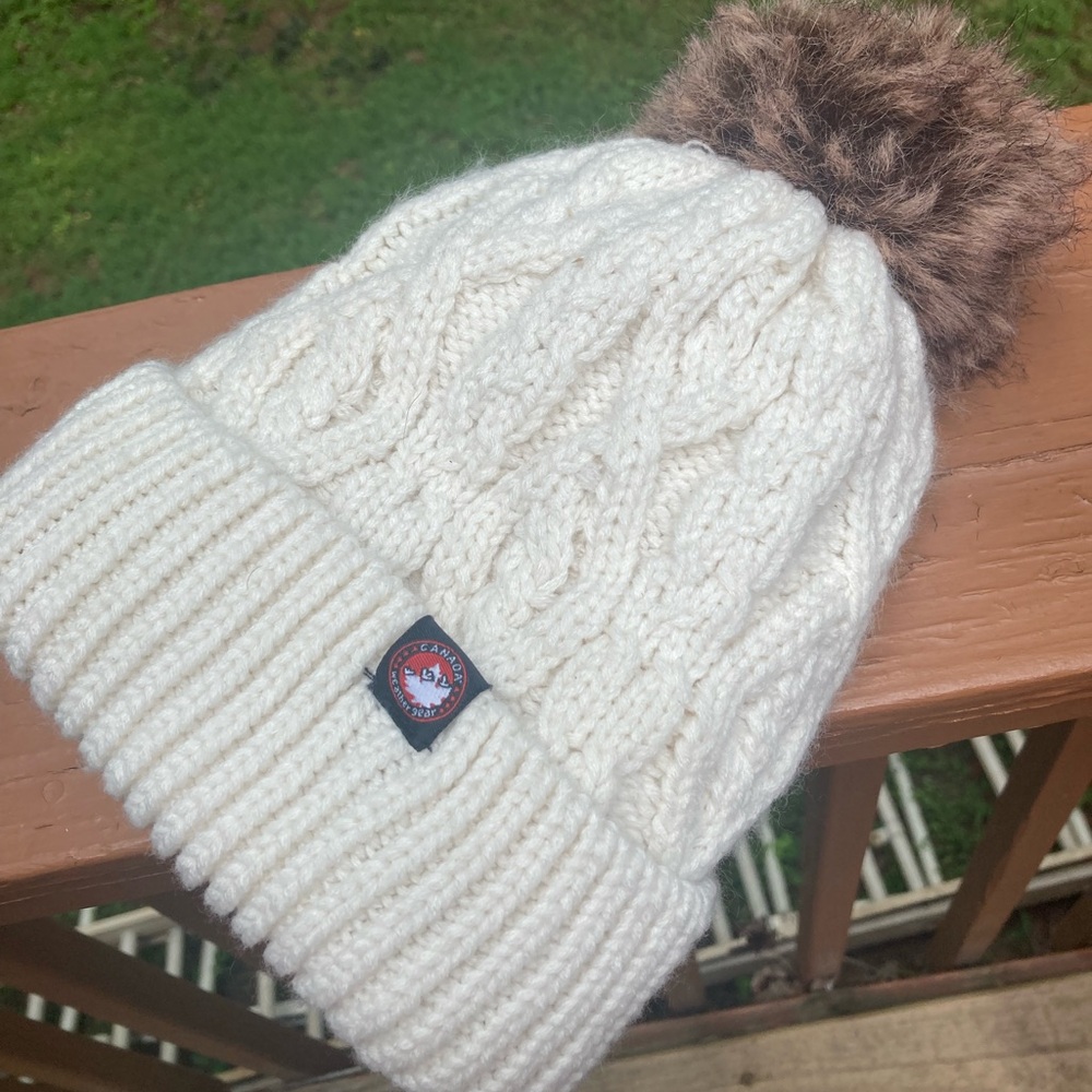 White Cable Knit Pom-Pom Hat